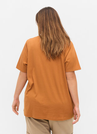 Kortermet T-skjorte i et ribbet materiale, Pecan Brown, Model image number 1