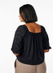 Bluse med korte puffede ermer og hullmønster, Svart, Model image number 2