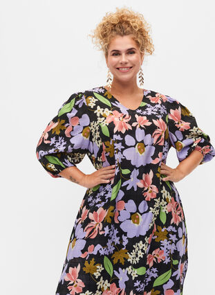 Blomstrete midikjole i viskose med 3/4-ermer, Purple Green Flower, Model image number 2