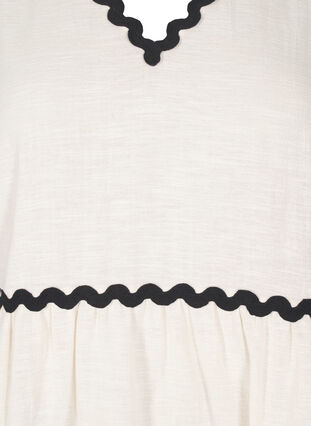 Zizzi Ermeløs bluse med kontrastfargede bølgekanter, Beige, Packshot image number 2