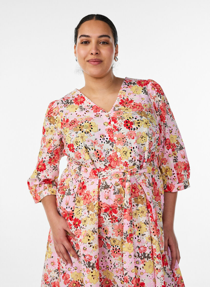 Blomstrete midiskj&oslash;rt med broderie anglaise og knytebelte, Rosa, Model