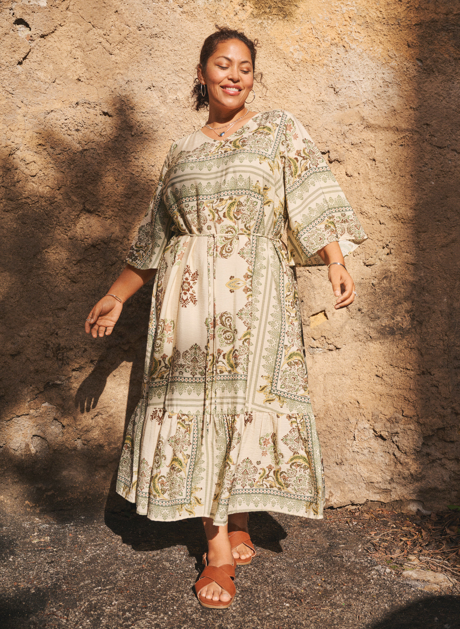 Zizzi M&oslash;nstret midikjole i viskose med knytebelte, Gr&oslash;nn, Image image number 0