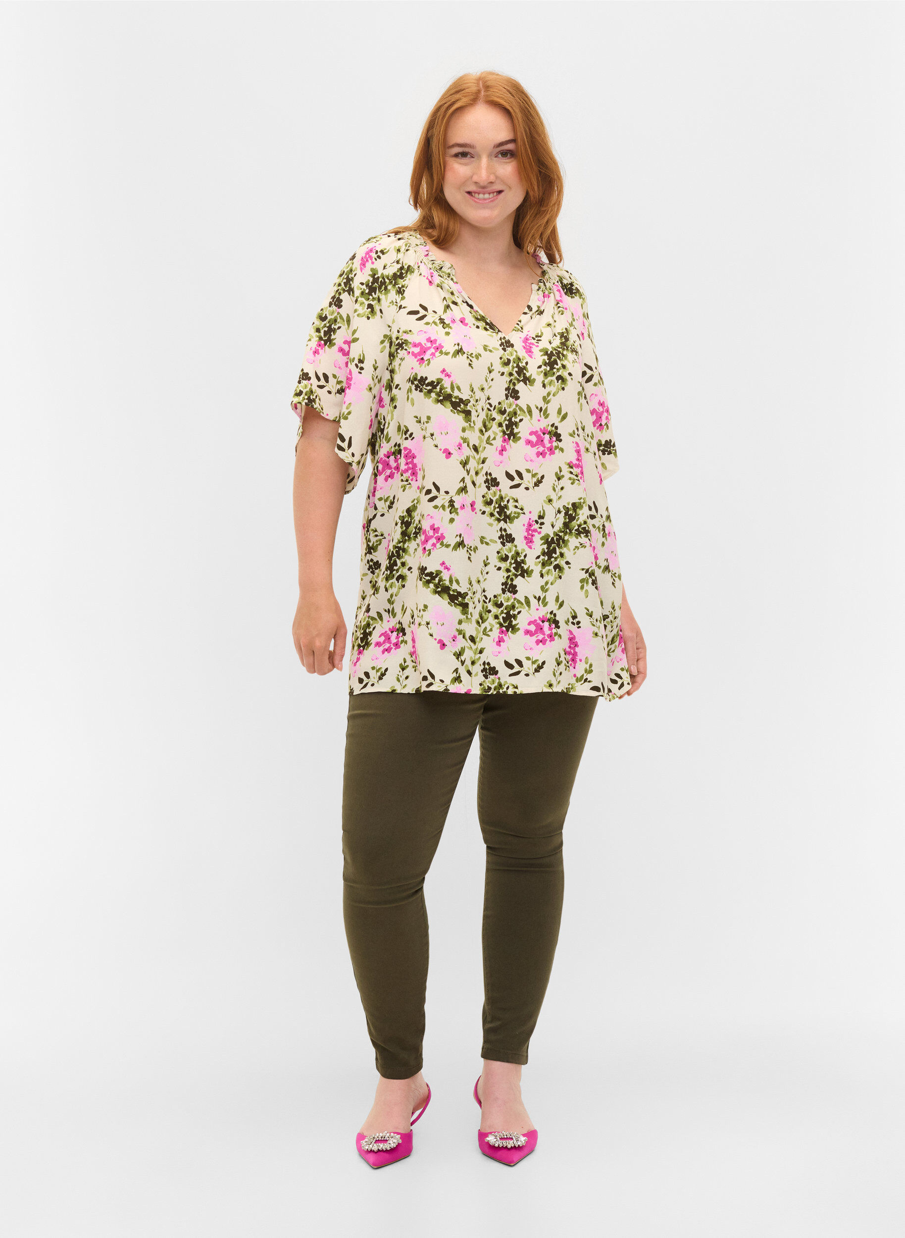 Zizzi Viskosebluse med korte ermer, Green Pink AOP, Model image number 2
