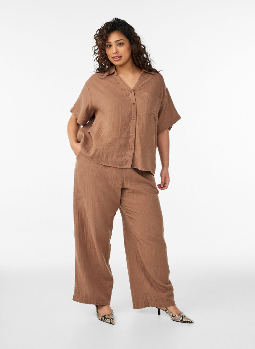 Bluse i bomullsmusselin med korte ermer, Brun, Model