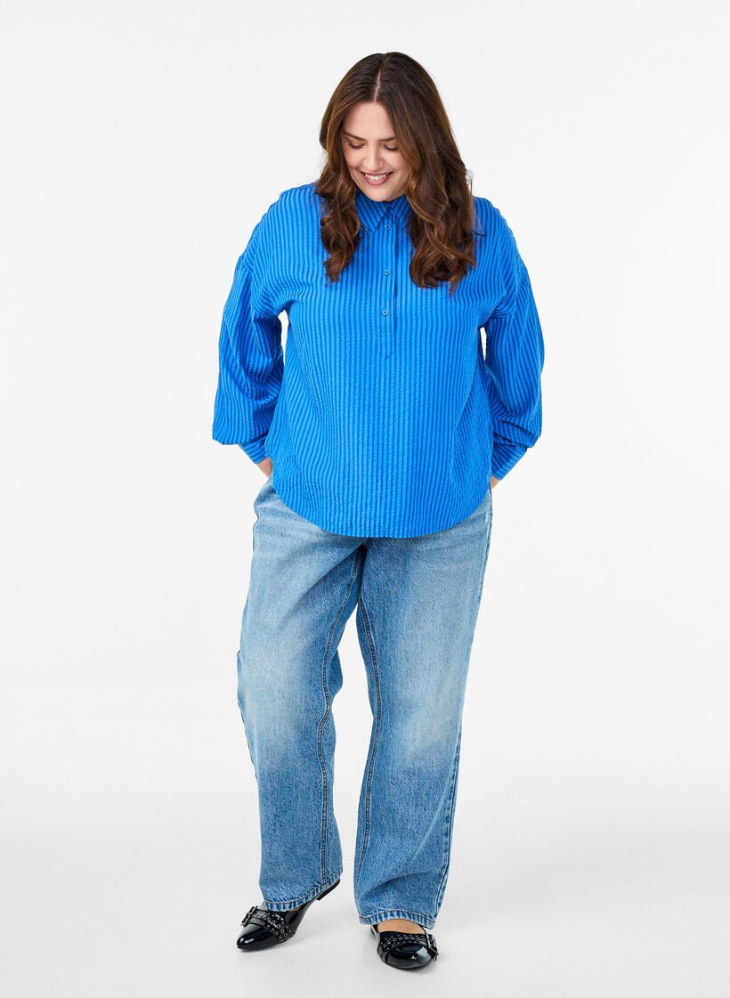 Stripete skjorte med knappedetalj på ryggen, Blå, Model image number 1