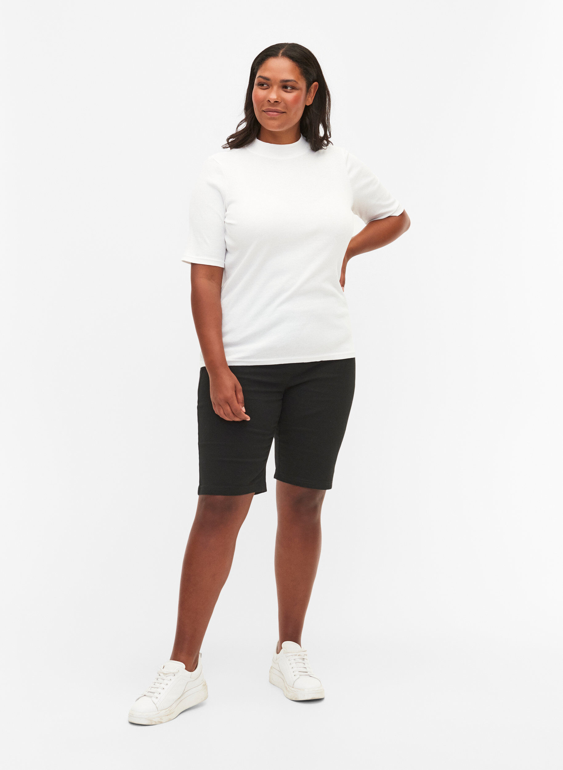 ZizziTettsittende shorts med baklommer, Black, Model image number 3
