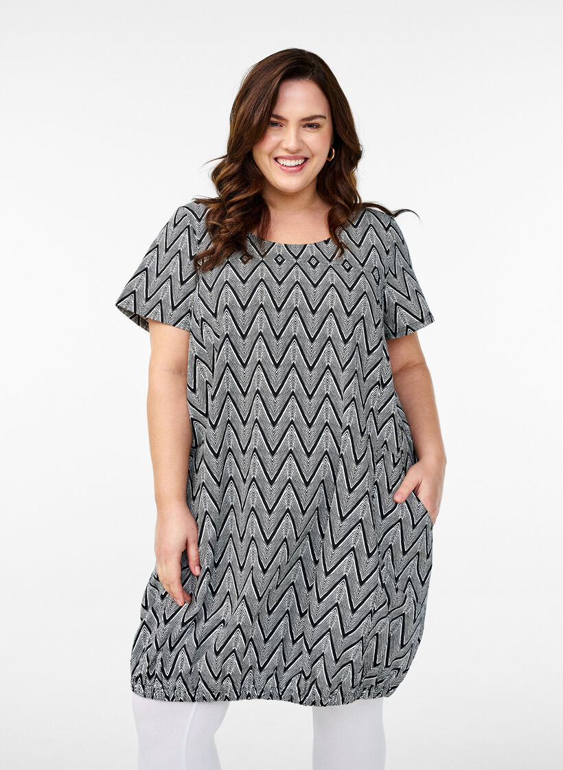 Kortermet bomullskjole med trykt m&oslash;nster, Svart, Model image number 0