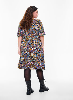 Kortermet viskosekjole med paisleymønster, Black G. Sky Paisley, Model image number 1