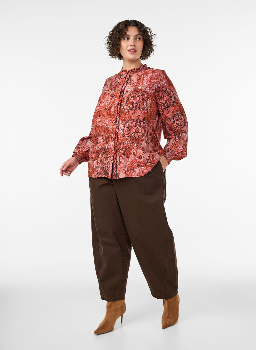 Viskosebluse med paisleytrykk og volanger, Orange, Model image number 1