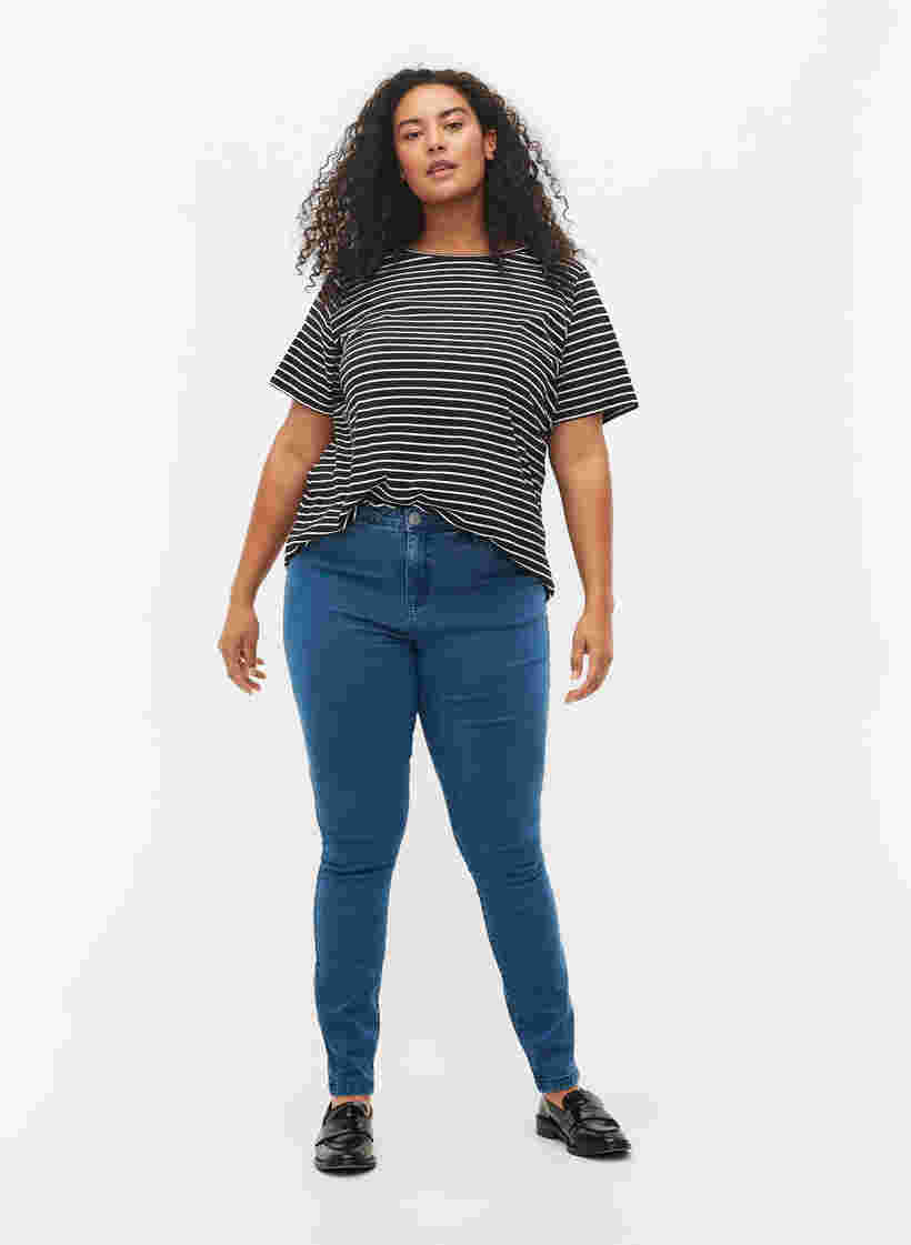 Super slim Amy jeans med høyt liv, Mid Blue, Model