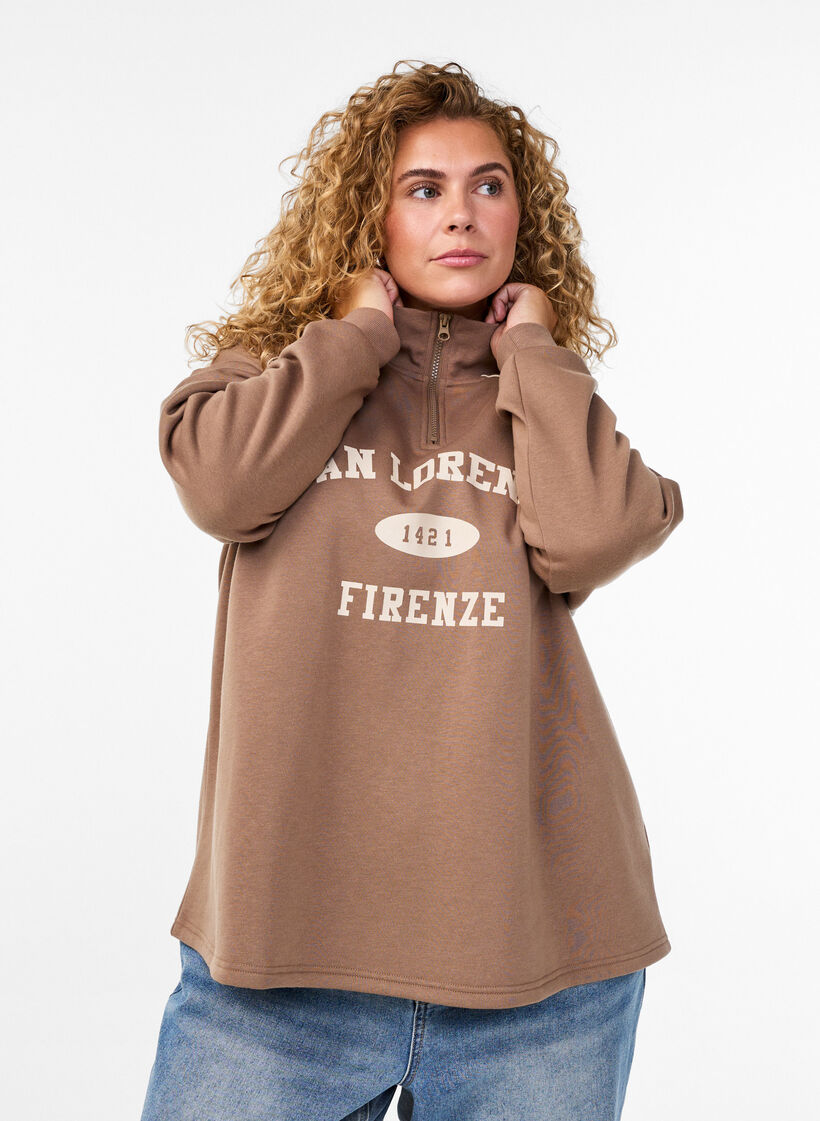 Genser med høy hals og college-trykk, Caribou w. Los, Model