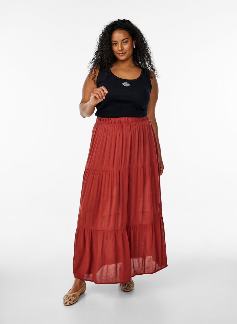 Langt skjørt med strikk i livet, Burnt Henna, Model