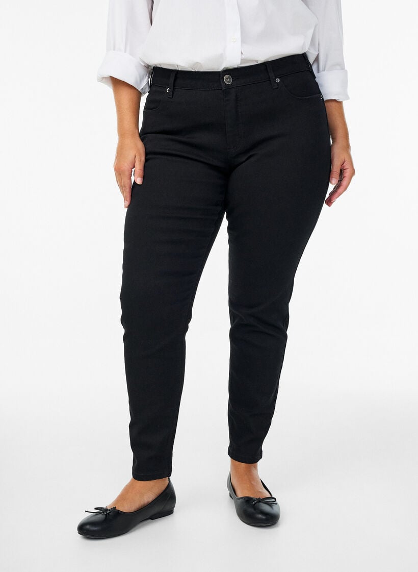 Emily jeans i smal passform og normalt h&oslash;y midje, Svart, Model image number 2