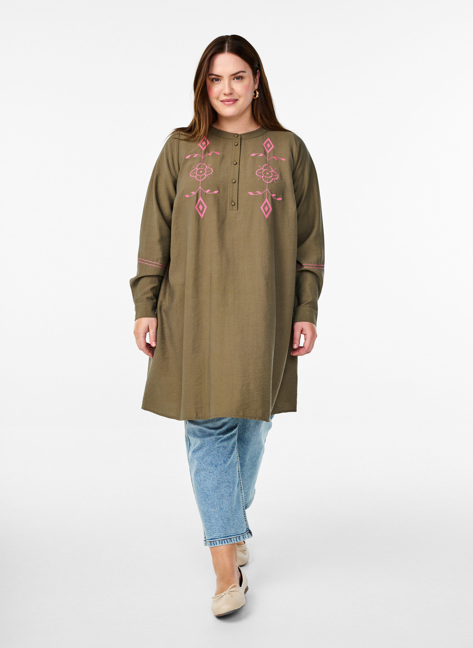 Zizzi Kort kjole med kontrastbroderi, Gr&oslash;nn, Model image number 1