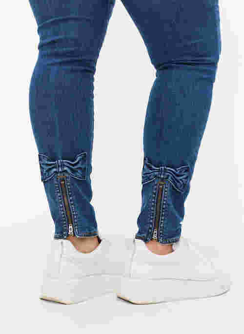 Super slim Amy jeans med sløyfe og glidelås