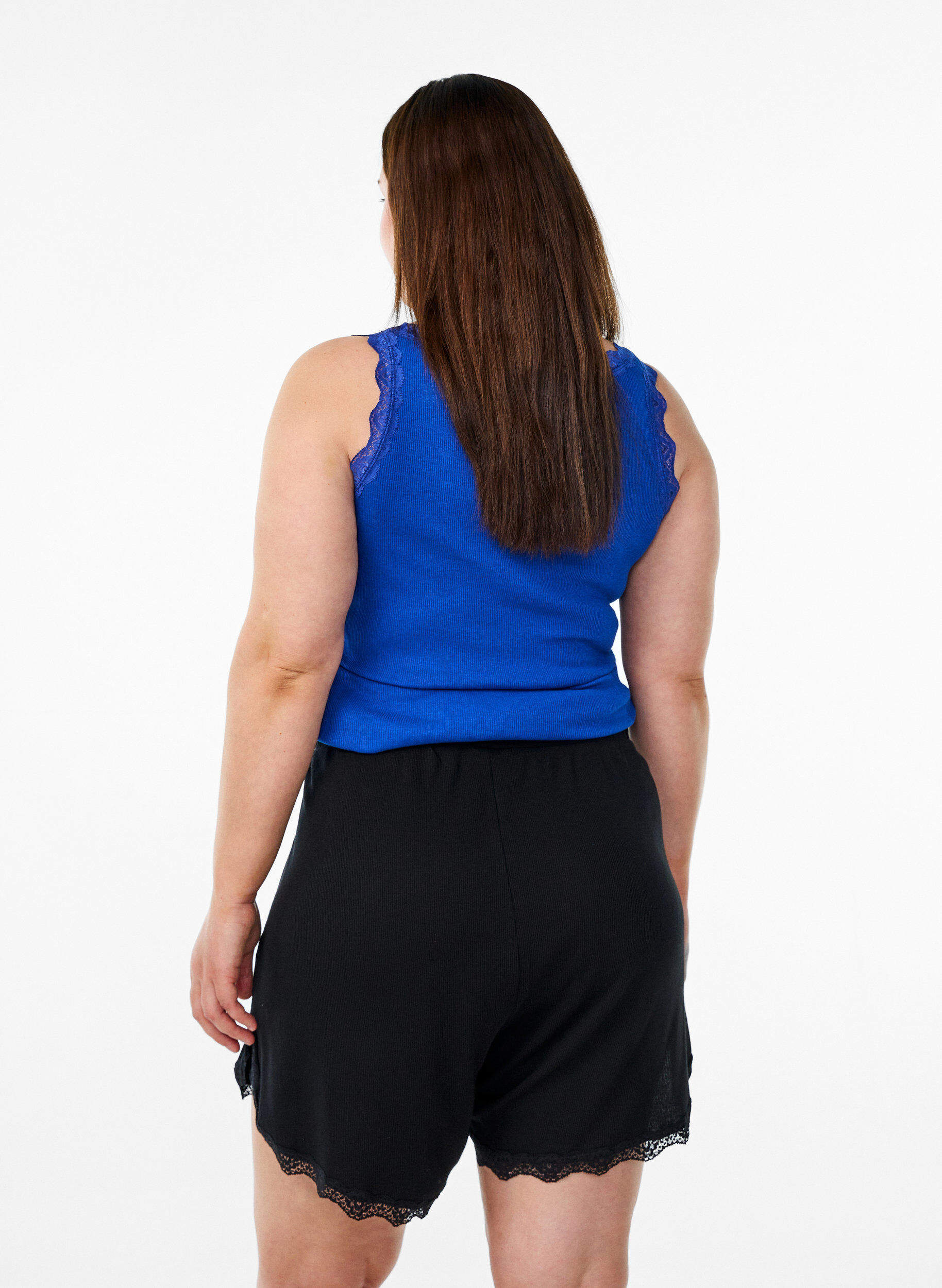 Zizzi L&oslash;se nattshorts med ribbestruktur og blonderkant, Svart, Model image number 2