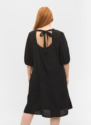 Kjole i viskose med ryggdetalj, Black, Model image number 1