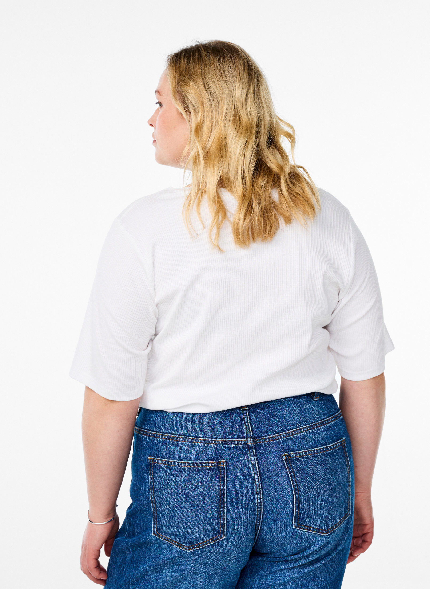 Zizzi Ribbestrikket jerseybluse med korte ermer, Hvit, Model image number 2