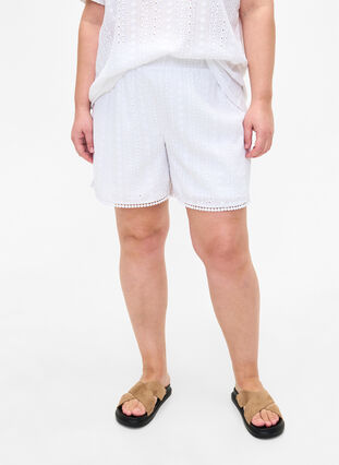 Zizzi Shorts med strukturmønster, Bright White, Model image number 2