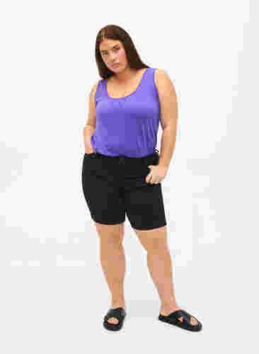 Slim fit Emily shorts med normal midje, Black solid, Model image number 3