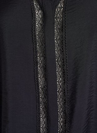 Zizzi Bluse med V-hals og broderte bånd, Svart, Packshot image number 2