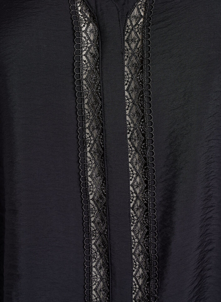 Bluse med V-hals og broderte bånd, Svart, Packshot image number 2
