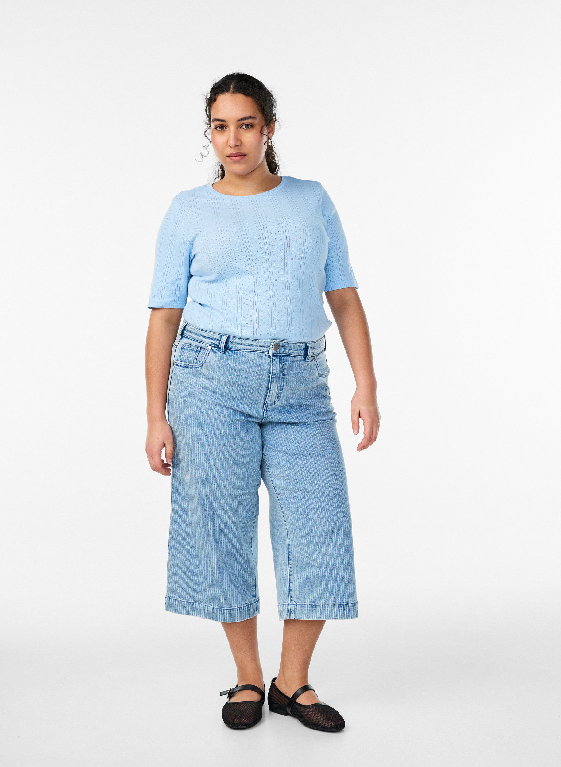 Zizzi Pinstripete jeans med vide ben i culotte-stil, Bl&aring;, Model image number 0