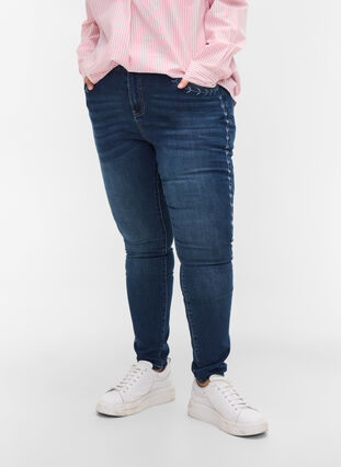 Nille jeans med høyt liv og broderi, Blue denim, Model image number 2