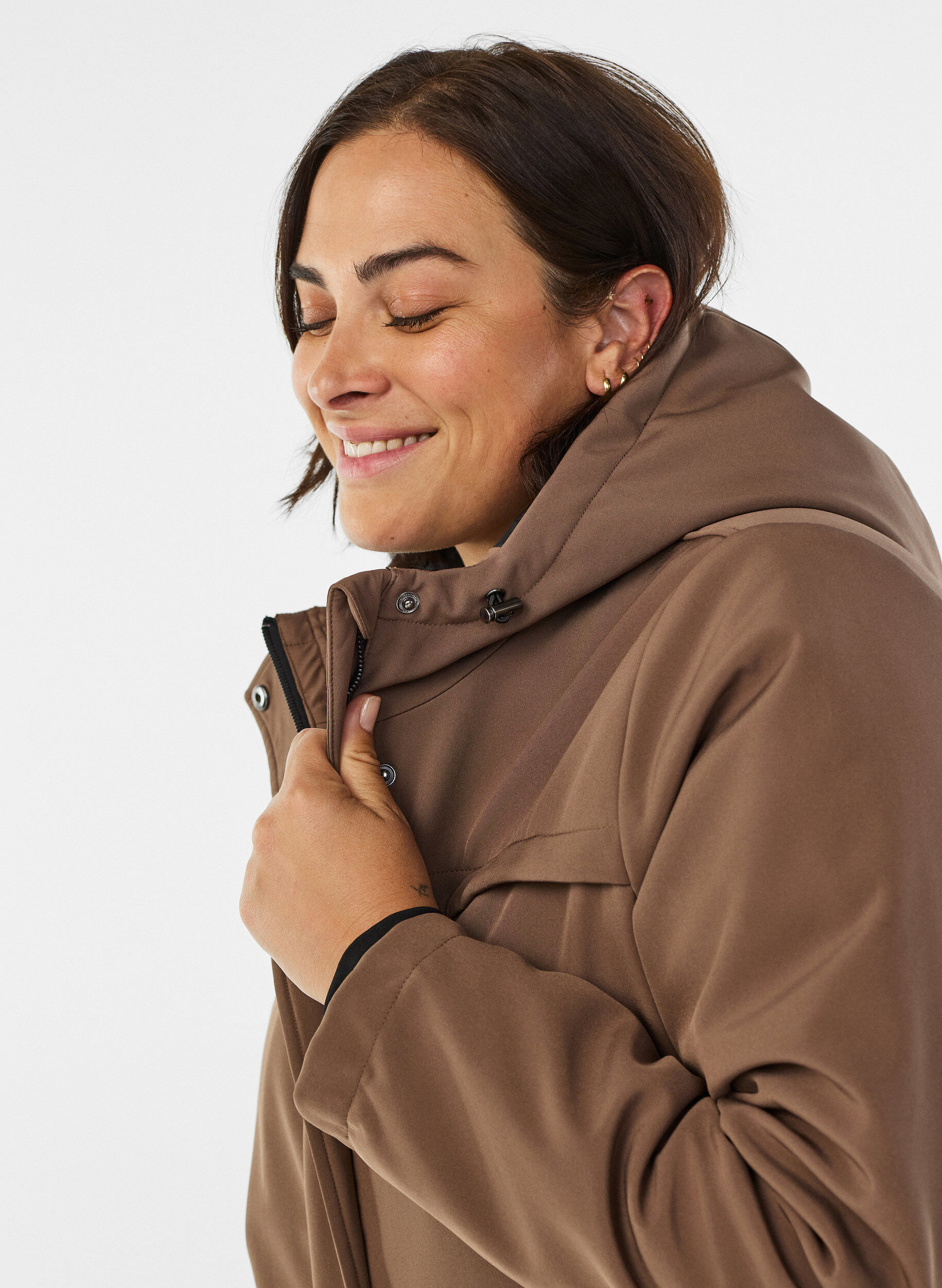 ZizziVannavvisende softshell jakke med vattert f&ocirc;r, Brun, Model image number 4