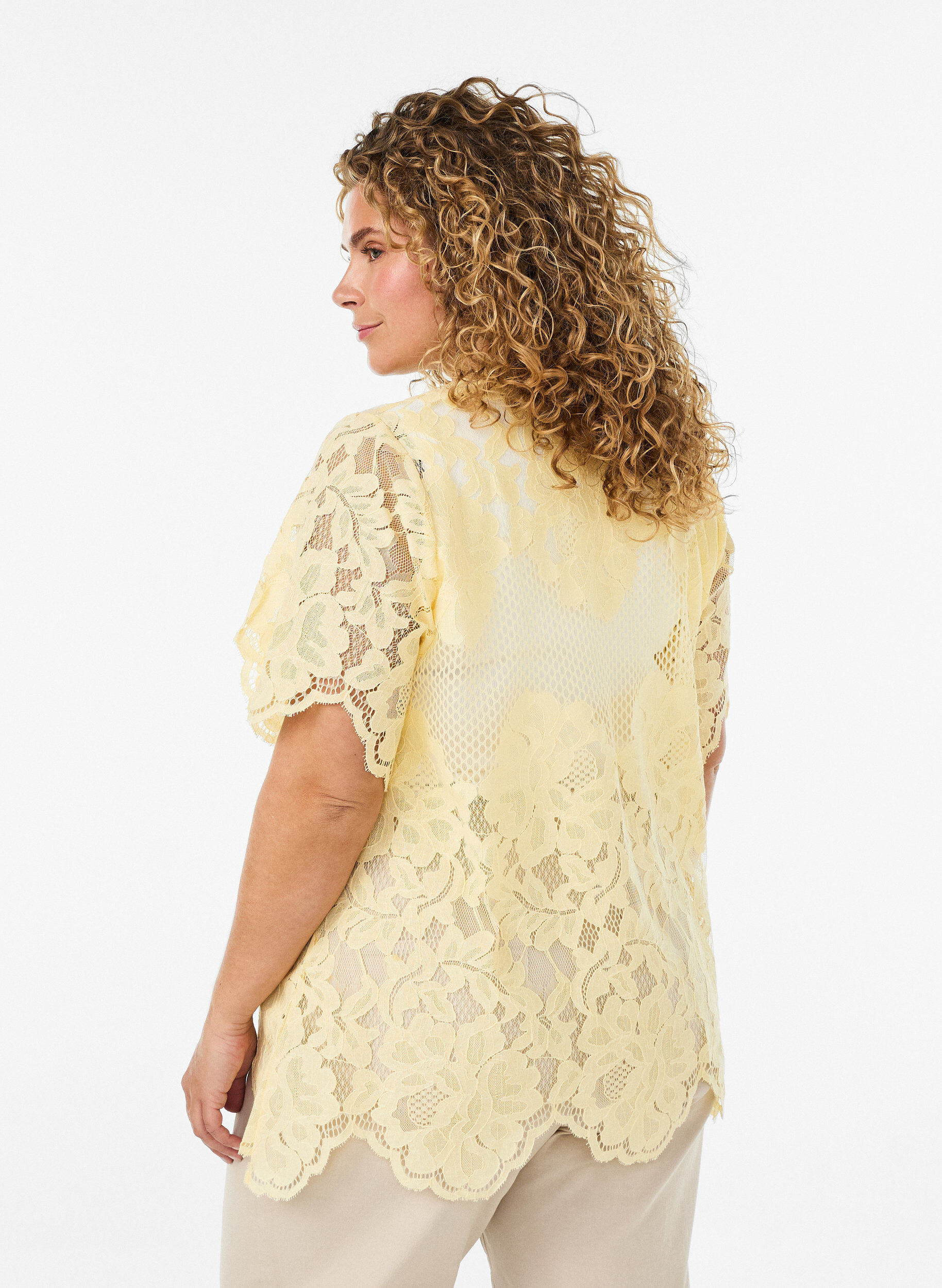 ZizziBluse med blonder, volangkrage og korte ermer, Gul, Model image number 2