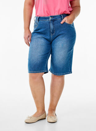 Zizzi Høy midje denim Bermuda shorts, Blå, Model image number 2