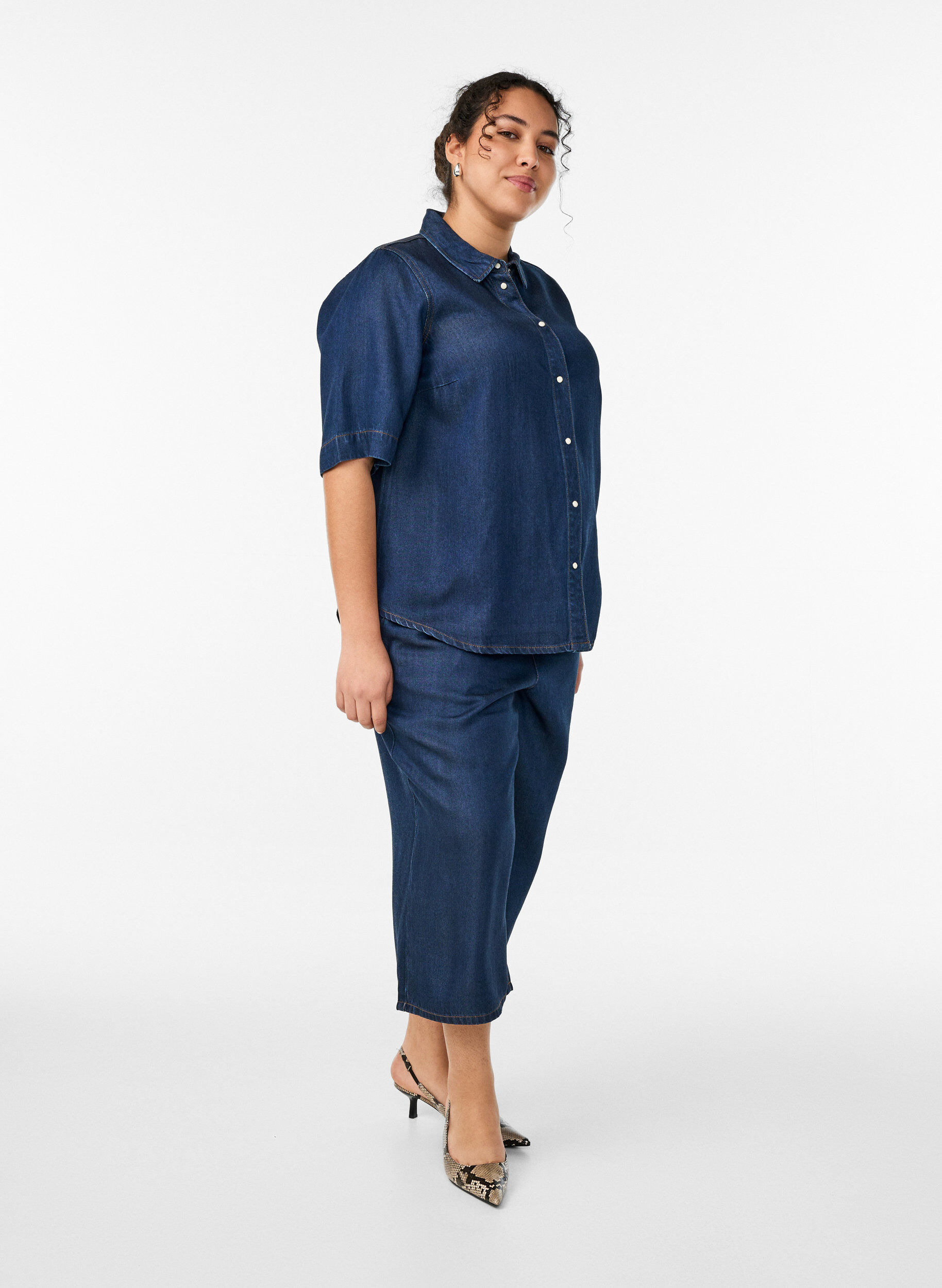 Zizzi Lyocell culotte-bukser med vide ben og plagg i denim, Bl&aring;, Model image number 0