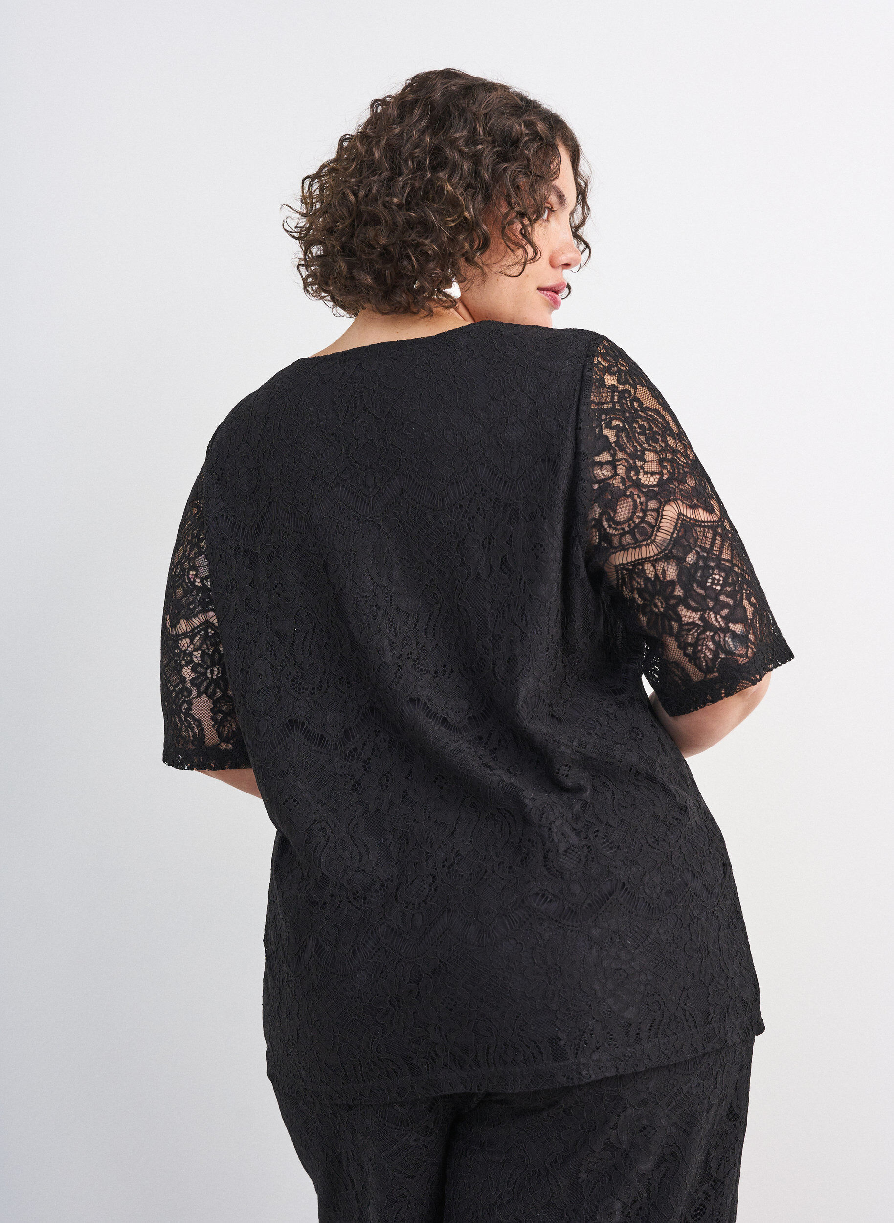 ZizziBluse med blonder og dekorative knapper, Svart, Model image number 2