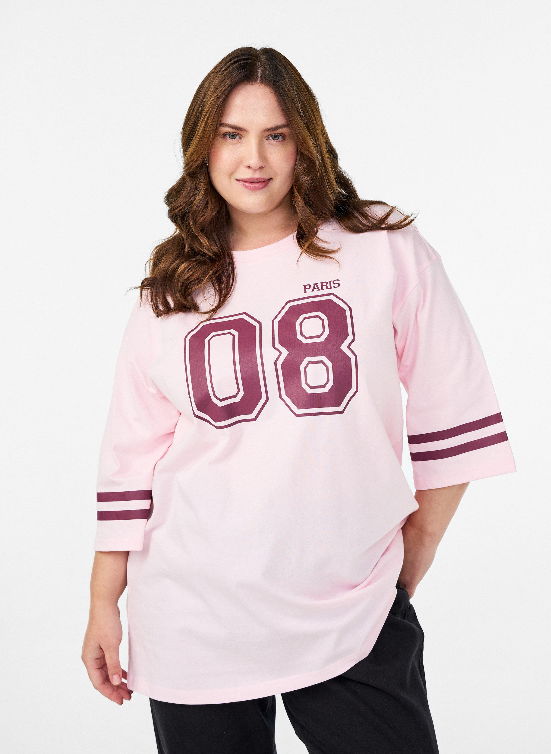 Oversized college T-skjorte med 3/4 ermer, Rosa, Model