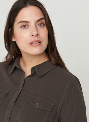 Lang bomullsskjorte med brystlommer, Khaki Green, Model image number 2