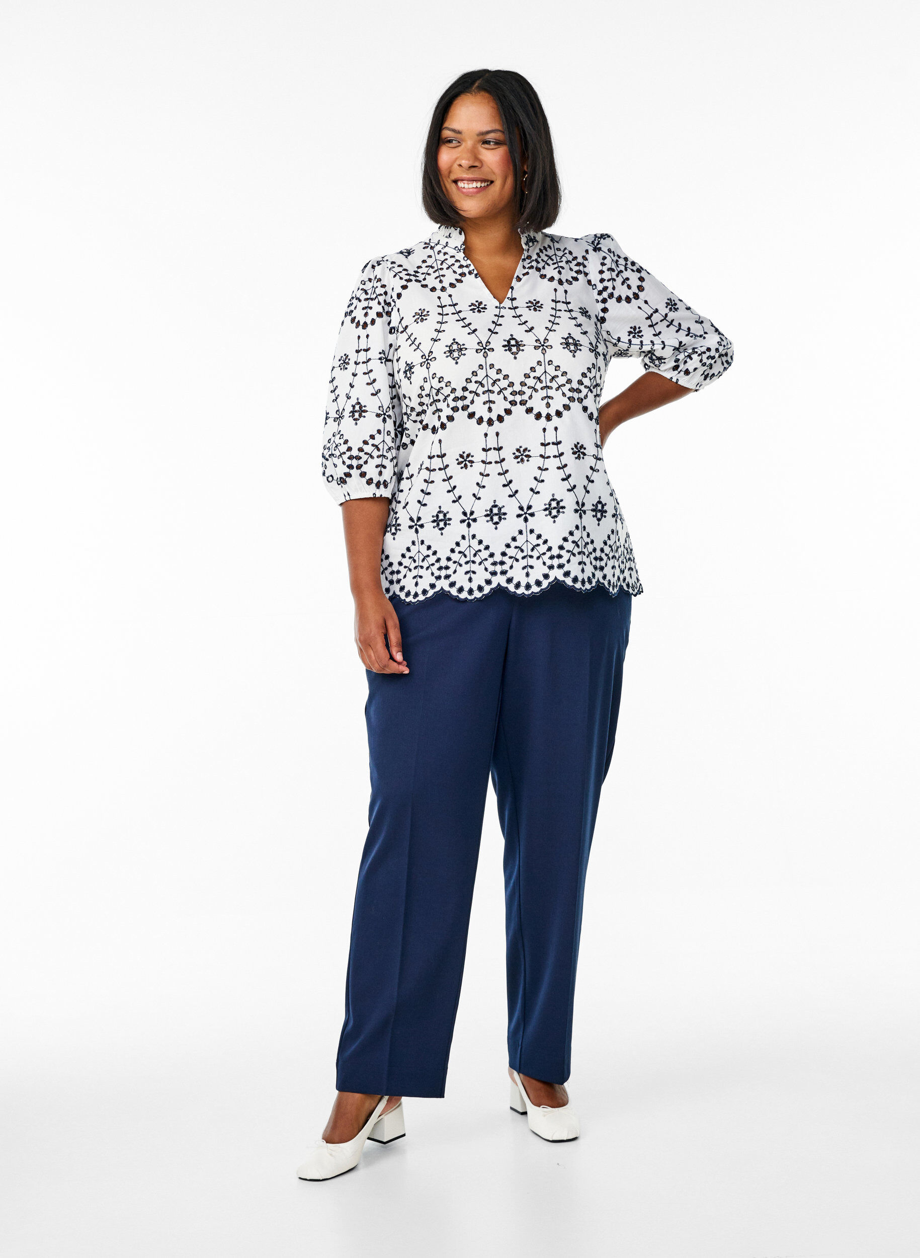 Zizzi 3/4 ermet bluse med kontrasterende broderi anglaise, Hvit, Model image number 1