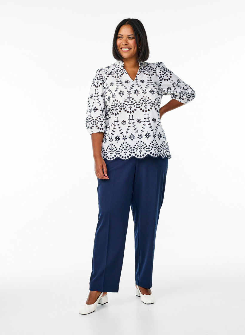 3/4 ermet bluse med kontrasterende broderi anglaise, Hvit, Model image number 1