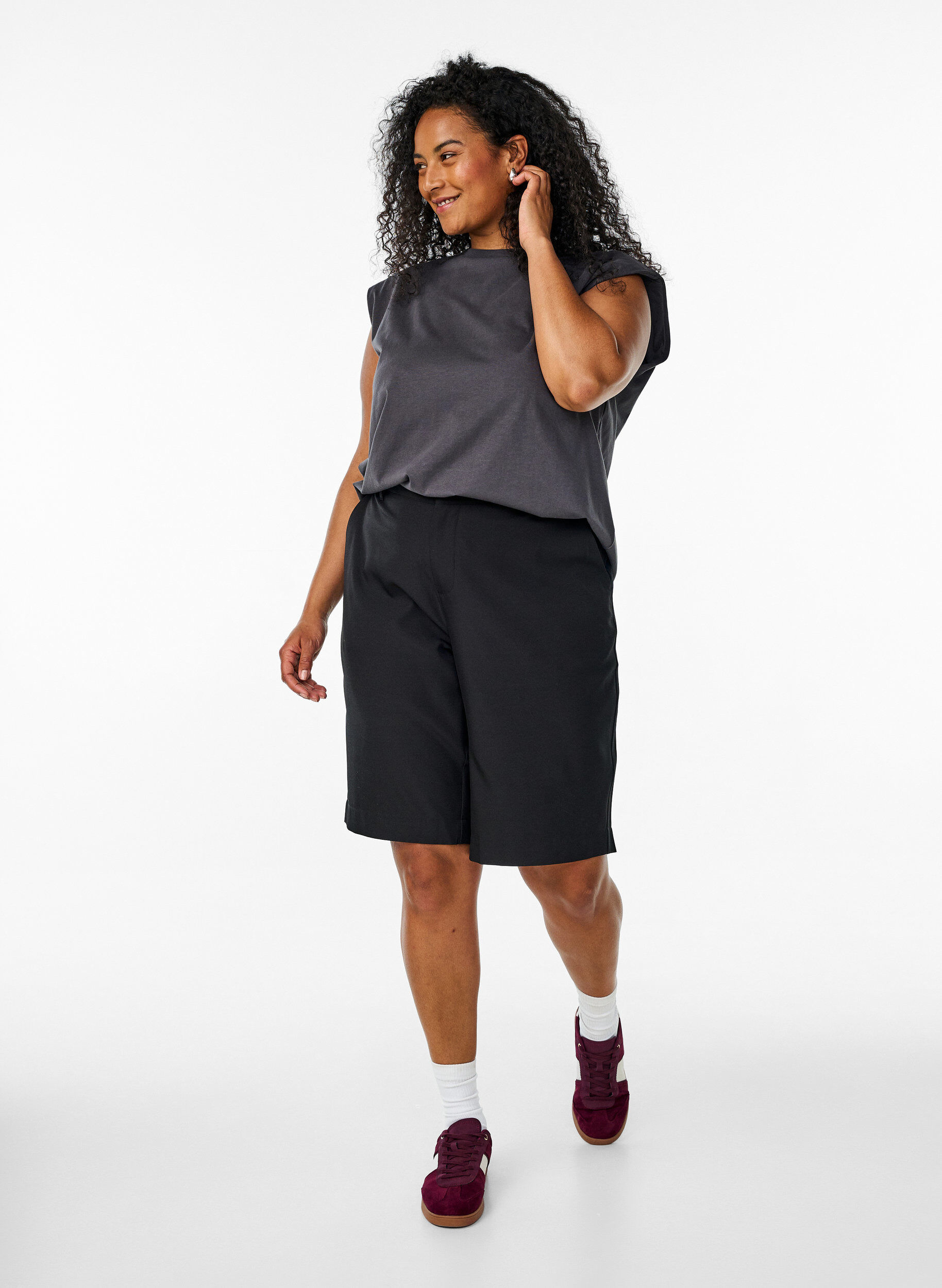 Zizzi Ermel&oslash;s jerseybluse med skulderputer, Gr&aring;, Model image number 1