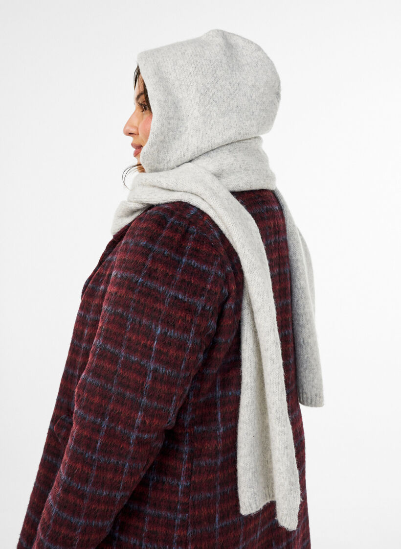 Strikket hette skjerf, Gr&aring;, Model image number 1