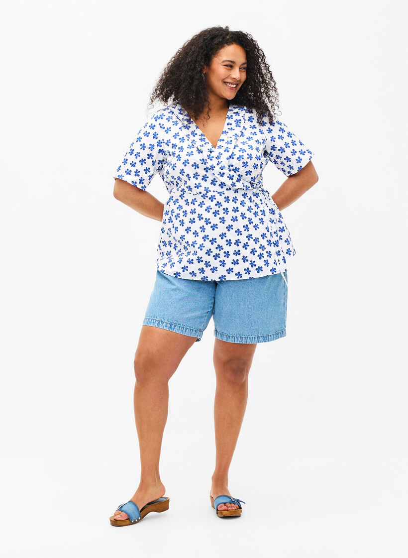 Omslagsbluse i bomull med blomstertrykk, B.White/Small Flower, Model image number 2