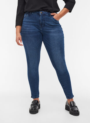 Kampanjevare - Cropped Amy jeans med splitt, Blue denim, Model image number 2