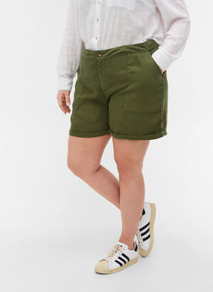 Løse shorts i lyocell med lommer, Kaki Green, Model image number 2