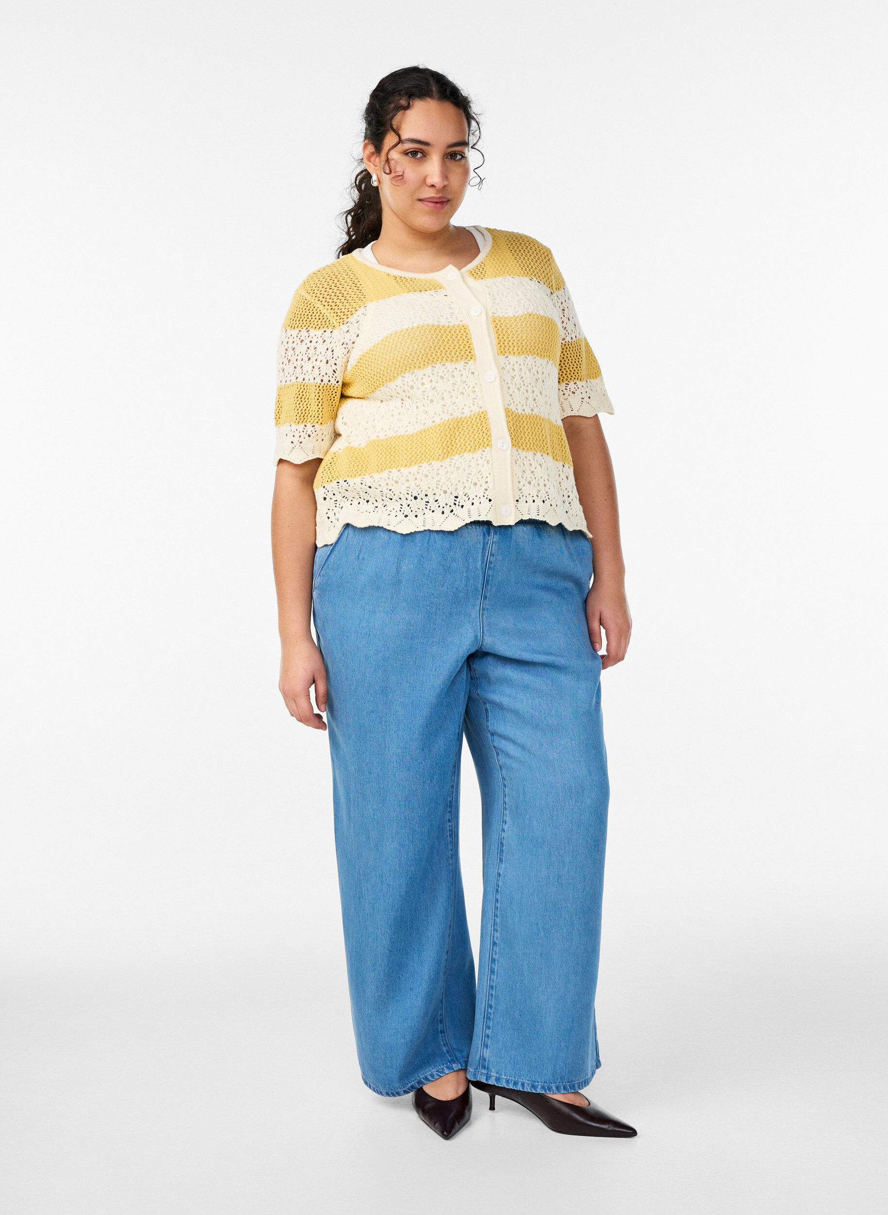 Zizzi Strikket cardigan med hullbroderi og striper, Gul, Model image number 1