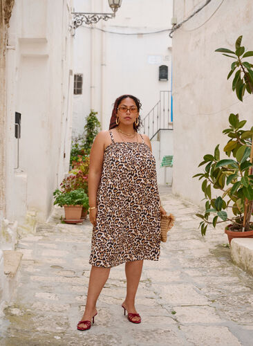 Zizzi Kort kjole i viskose med spaghettistropper, Beige, Image image number 0