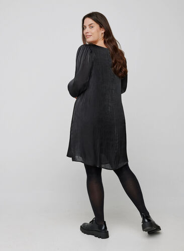 Kjole med shine og lange puffermer, Black, Model image number 1