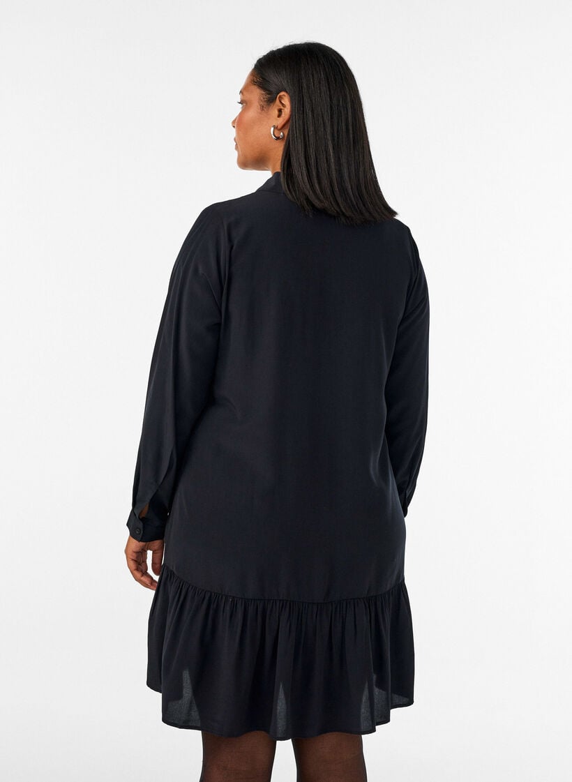 Kort skjortekjole med volanglag, Svart, Model image number 2