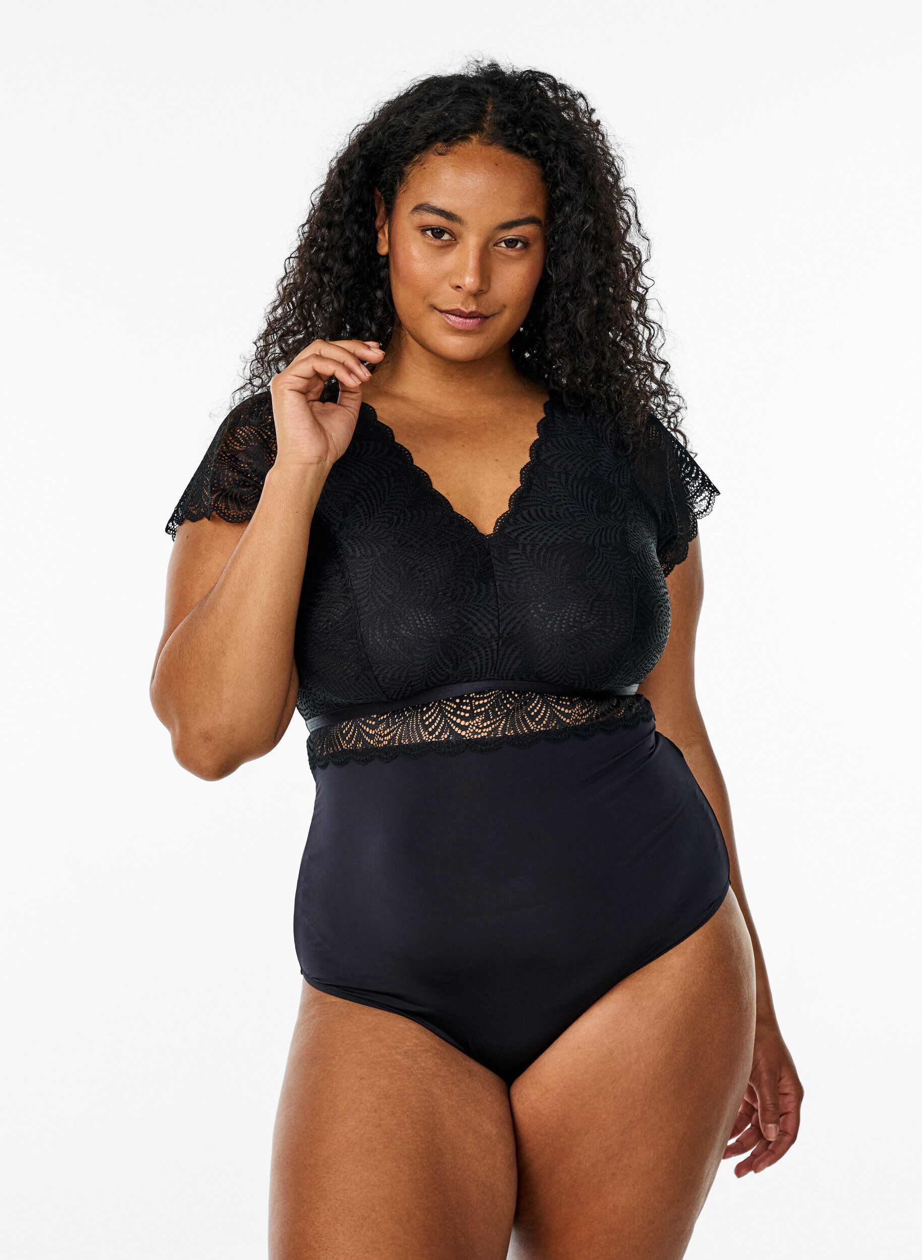 Body med blonder og korte ermer, Svart, Model