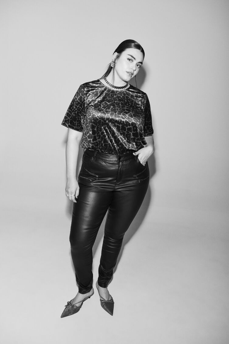 Velour-top med leopardmønster, , Model