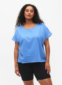 Kortermet bluse i bomullsblanding med lin, Ultramarine, Model