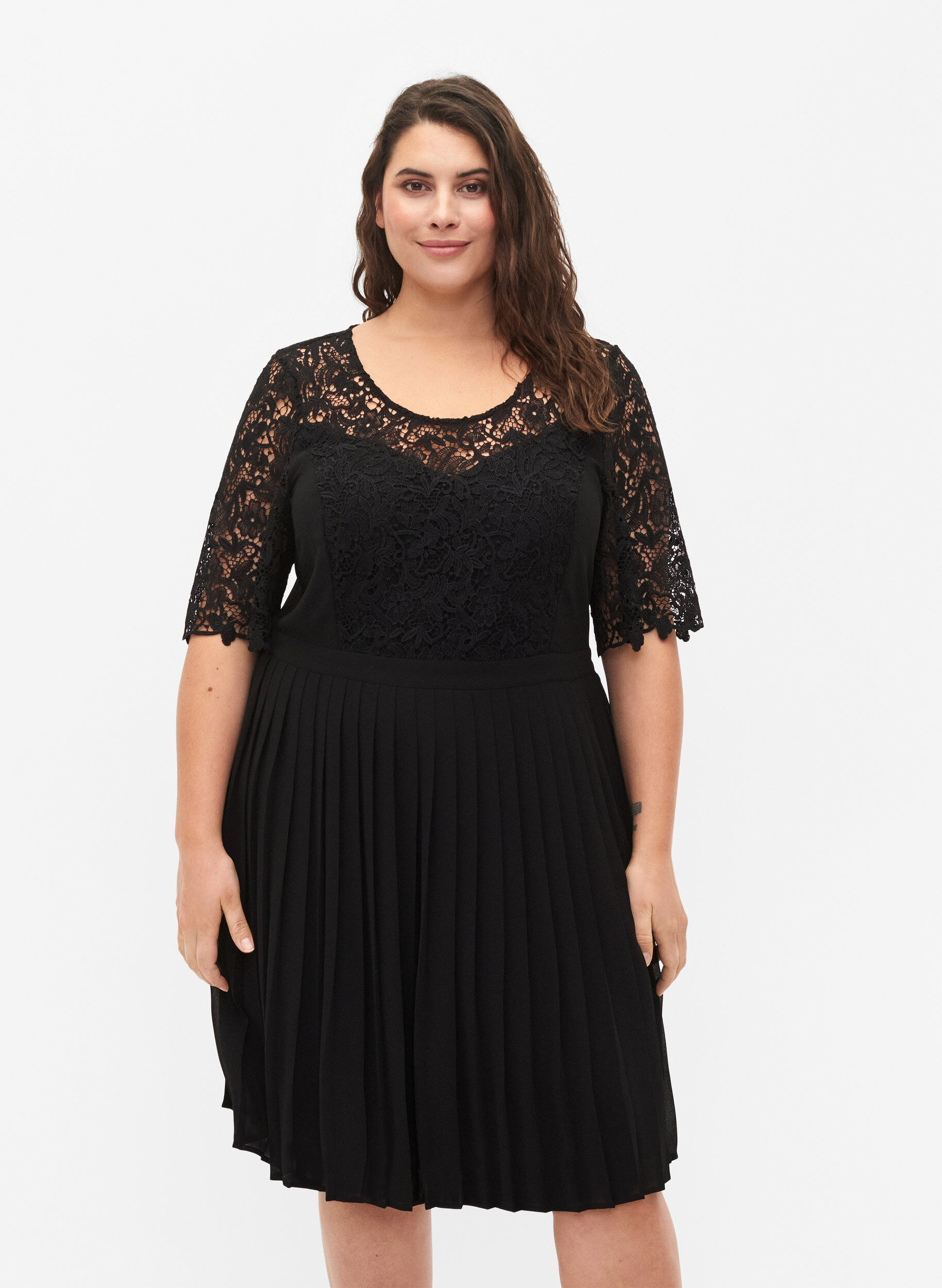 ZizziKortermet kjole med blondeoverdel, Black, Model image number 0